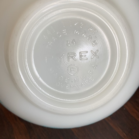 Pyrex Nesting Bowl - Picture 3 of 4